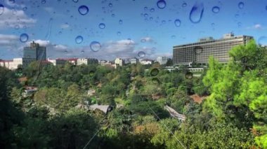 Macka, İstanbul, Türkiye. 19, 2023 Yeşil Oasis, Kablolu Araba Erişimi. İstanbul Macka Demokrasi Parkı 'nı keşfediyorum. Green Paradise Macka Demokrasi Parkı. Cable Car 'dan 