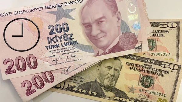 지폐와 리라는 터키의 통화입니다 시간은 돈이다 — 스톡 사진