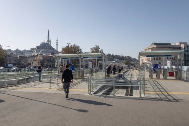İstanbul Tarih Yarımadası, 20 Ekim 2023 Avrupa ve Asya kıtaları arasındaki rüya şehir. İstanbul Tarihi Yarımadası. Binlerce yıllık mirası keşfet ve tarihte bir yolculuğa çık. Eşsiz Bir Turistik Deneyim. 