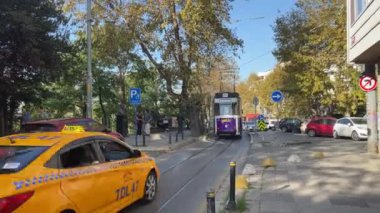 Kadıköy, İstanbul, Türkiye. 28 Ekim 2023 Kadıköy, İstanbul 'un Asya yakasında bir ilçedir. Nostaljik tramvay bölge içinde ulaşımı sağlıyor. Kadıköy Meydanı ile Moda arasında tramvay servisi.