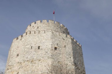 Boğaz, İstanbul, Türkiye. 27 Ekim 2023 Rüya Şehri İstanbul.Avrupa ve Asya kıtalarını birbirine bağlayan su yolu. Boğaz. Boğaz. Sonbahar. Tarihsel, doğal ve turistik manzaralı muhteşem Boğaz kıyı manzarası. Rumelihisari kale manzarası.