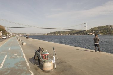 Boğaz, İstanbul, Türkiye. 27 Ekim 2023 Rüya Şehri İstanbul.Avrupa ve Asya kıtalarını birbirine bağlayan su yolu. Boğaz. Boğaz. Sonbahar. Feribottan muhteşem Boğaz Sahil Manzarası. Fatih Sultan Mehmet Köprüsü.