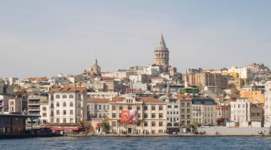 Bir Tarihi ve Kültürel Yolculuk. Galata Kulesi ve İstanbul Eski Şehir. İstanbul 'un kalbinde bir hazine. Galata Kulesi ve Eski Şehir.