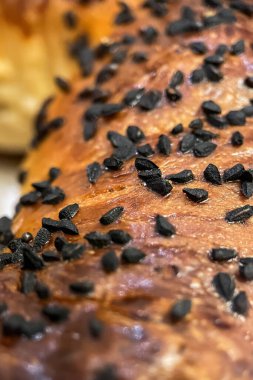 Geleneksel Türk kahvaltısı. Macro shot.Fast food. Siyah kimyon ve zeytinli Acma.
