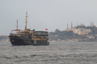 Boazii, istanbul, Türkiye. 11 Kasım 2023 İstanbul Boğazı 'nda turistik gezi feribotu..
