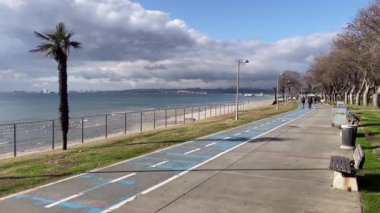 Florya, İstanbul, Türkiye. 17 Aralık 2023. İstanbul 'un yazlık bir banliyösü. Florya kıyı şeridi. Marmara deniz kıyısı. Kış mevsimi manzarası.