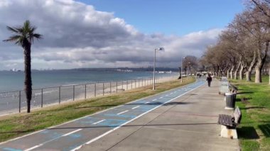 Florya, İstanbul, Türkiye. 17 Aralık 2023. İstanbul 'un yazlık bir banliyösü. Florya kıyı şeridi. Marmara deniz kıyısı. Kış mevsimi manzarası.