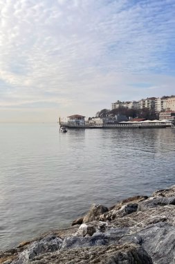 Moda, istanbul, Türkiye. 31 Aralık 2023.Tatil Köyü ve İstanbul.Moda bölgesi. Marmara deniz kıyısındaki tarihi Moda rıhtımının manzarası..