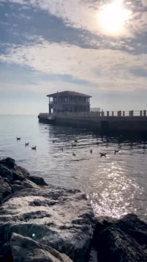Moda, istanbul, Türkiye. 31 Aralık 2023.Tatil Köyü ve İstanbul.Moda bölgesi. Marmara deniz kıyısındaki tarihi Moda rıhtımının manzarası..