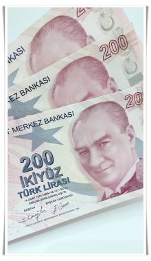Çeşitli değerlerin kağıt banknotları, finansal zenginliğin sembolü, denge ve finansal güç. İş dünyasının dinamizmi. Finans ve ekonomi. 200 Türk lirası..