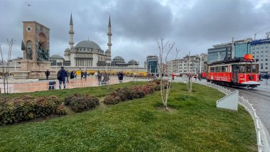 Taksim, İstanbul 'un Beyolu ilçesinde 17 Şubat 2023.Taksim Meydanı, İstanbul' un en ünlü noktalarından biridir. İstanbul 'un en büyük turizm merkezlerinden biri..