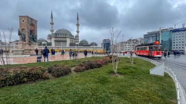 Taksim, İstanbul 'un Beyolu ilçesinde 17 Şubat 2023.Taksim Meydanı, İstanbul' un en ünlü noktalarından biridir. İstanbul 'un en büyük turizm merkezlerinden biri..