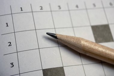 Zihinsel jimnastik. Bulmaca çözümü. Zihin Çalışması için mükemmel bir bulmaca. Bir bulmaca (veya çapraz bulmaca), siyah ve beyaz karelerden oluşan bir kelime oyunu.