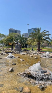 Türkiye 'den İstanbul' a. 6 bin 2024. İstanbul 'un Atakoy ilçesinde bulunan Kazakistan halk parkı. Parkın küçük bir göleti, değirmeni, oturma yerleri, spor alanları ve yürüyüş yolları vardır..