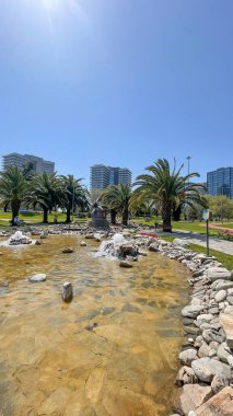 Türkiye 'den İstanbul' a. 6 bin 2024. İstanbul 'un Atakoy ilçesinde bulunan Kazakistan halk parkı. Parkın küçük bir göleti, değirmeni, oturma yerleri, spor alanları ve yürüyüş yolları vardır..