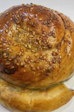 Zeytinli Acma yemeye hazır. Türk kahvaltısı. Yakın plan..