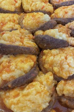 Patates püresi ile köfte hazır. Türk mutfağı. Yakın plan..