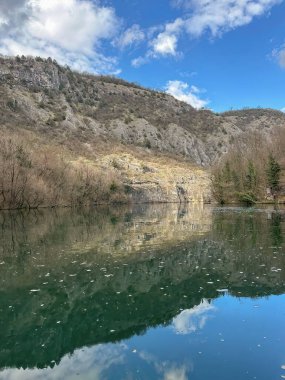 Kuzey Makedonya. 24 Nisan 2024 Kuzey Makedonya 'nın Tarihi Zenginliği ve Turistik Çekimi. Keşfedilmeyi bekleyen bir Balkan Hazinesi. Muhteşem Kuzey Makedonya 'yı keşfeden. Geçmiş ve Canlı Turistik Mucizeler Arasında Bir Yolculuk.