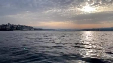 Boğaz, İstanbul, Türkiye. 6 Haziran 2024. Boğaz 'ın Sessiz Güzelliği. Sabahın erken saatlerinde manzara. Sabahın erken saatlerinde Boğaz 'ın muhteşem manzarasıyla aydınlandı..