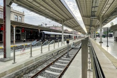 Sirkeci, İstanbul, Türkiye. 6 Haziran 2024 Doğu Ekspresi, Sirkeci Tren İstasyonuna Döndü. Uzun bir süre sonra, Doğu Ekspresi Sirkeci Tren İstasyonuna Büyüleyici Dönüşler Yaptı.. 