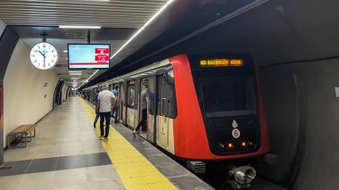 İstanbul 'daki 9 km uzunluğundaki Bakırköy - Kirazlı metro hattı Bakırköy, Bahcelievler, Gungoren ve Bagcilar ilçelerini birbirine bağlıyor.