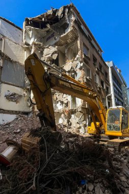 Sisli, istanbul, Türkiye. 7 Haziran 2024. Şehir dönüşümü. Eski binanın yıkımı. Köy bölgesi. İstanbul İli