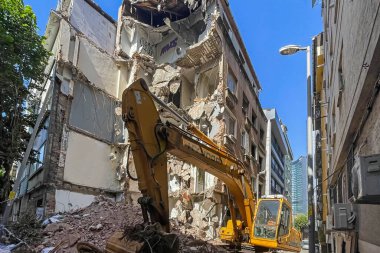 Sisli, istanbul, Türkiye. 7 Haziran 2024. Şehir dönüşümü. Eski binanın yıkımı. Köy bölgesi. İstanbul İli
