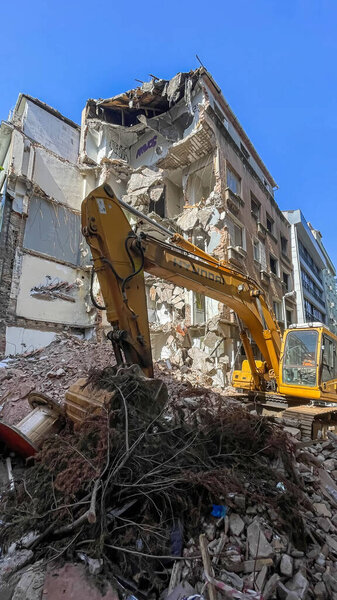 Феллайни, Истанбул, Турция, 7 июня 2024 года. Городское преобразование. Снос старого здания. Район Сисли. Истанбул