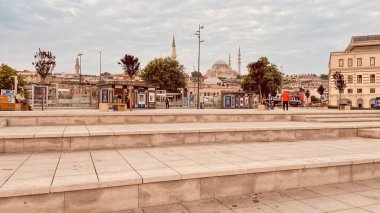 Altın Boynuz, İstanbul, Türkiye. 6 Haziran 2024 İstanbul Tarihi Yarımadası. Altın Boynuz ve Boğaz Sahili, Eminonu Meydanı ve Eşsiz Tarihi ve Turistik Yerler. Büyüleyici Mimari, Kültürel Zenginlikler ve Manzaralar İçin İdeal Bir Hedef.