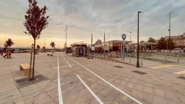 Altın Boynuz, İstanbul, Türkiye. 6 Haziran 2024 İstanbul Tarihi Yarımadası. Altın Boynuz ve Boğaz Sahili, Eminonu Meydanı ve Eşsiz Tarihi ve Turistik Yerler. Büyüleyici Mimari, Kültürel Zenginlikler ve Manzaralar İçin İdeal Bir Hedef.