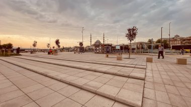 Altın Boynuz, İstanbul, Türkiye. 6 Haziran 2024 İstanbul Tarihi Yarımadası. Altın Boynuz ve Boğaz Sahili, Eminonu Meydanı ve Eşsiz Tarihi ve Turistik Yerler. Büyüleyici Mimari, Kültürel Zenginlikler ve Manzaralar İçin İdeal Bir Hedef.
