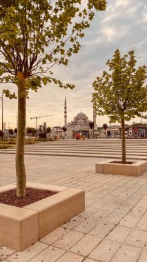 Altın Boynuz, İstanbul, Türkiye. 6 Haziran 2024 İstanbul Tarihi Yarımadası. Altın Boynuz ve Boğaz Sahili, Eminonu Meydanı ve Eşsiz Tarihi ve Turistik Yerler. Büyüleyici Mimari, Kültürel Zenginlikler ve Manzaralar İçin İdeal Bir Hedef.