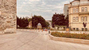 Altın Boynuz, İstanbul, Türkiye. 6 Haziran 2024 İstanbul Tarihi Yarımadası. Altın Boynuz ve Boğaz Sahili, Eminonu Meydanı ve Eşsiz Tarihi ve Turistik Yerler. Büyüleyici Mimari, Kültürel Zenginlikler ve Manzaralar İçin İdeal Bir Hedef.