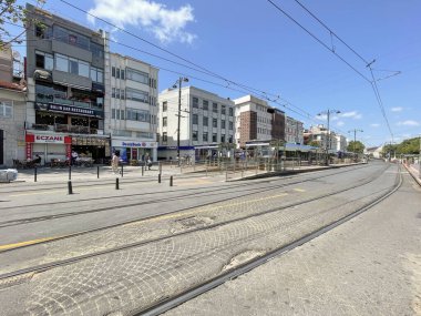 İstanbul, Türkiye, 6 Temmuz 2024. İstanbul 'un tarihi yarımadasında Beyazit Meydanı ve tramvay hattı.