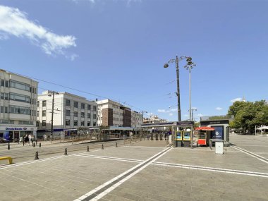 İstanbul, Türkiye, 6 Temmuz 2024. İstanbul 'un tarihi yarımadasında Beyazit Meydanı ve tramvay hattı.