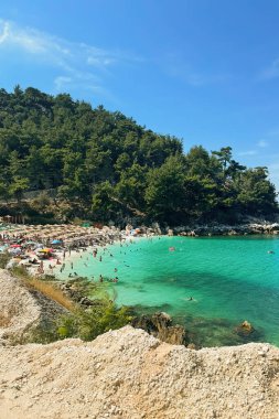 Thassos, Yunanistan. 5 Temmuz 2024 Thassos, Kuzey Ege Denizi 'nde bir Yunan adasıdır. Yunanistan 'ın en kuzeydeki adası ve bölgedeki en büyük 12. adadır. Adadan turistik görüntüler.