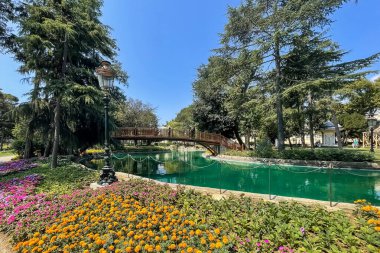 Beşiktaş, İstanbul, Türkiye. 23 Temmuz 2023.Yıldız Sarayı, eski Osmanlı konakları ve kötü adamlardan oluşan büyük bir kompleks. Sarayın bahçesinden ve avlusundan dış görünüş. Star Palace.istanbul Eyaleti.