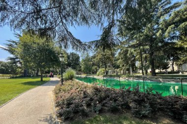 Beşiktaş, İstanbul, Türkiye. 23 Temmuz 2023.Yıldız Sarayı, eski Osmanlı konakları ve kötü adamlardan oluşan büyük bir kompleks. Sarayın bahçesinden ve avlusundan dış görünüş. Star Palace.istanbul Eyaleti.