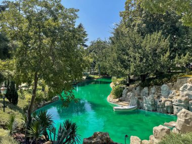 Beşiktaş, İstanbul, Türkiye. 23 Temmuz 2023.Yıldız Sarayı, eski Osmanlı konakları ve kötü adamlardan oluşan büyük bir kompleks. Sarayın bahçesinden ve avlusundan dış görünüş. Star Palace.istanbul Eyaleti.