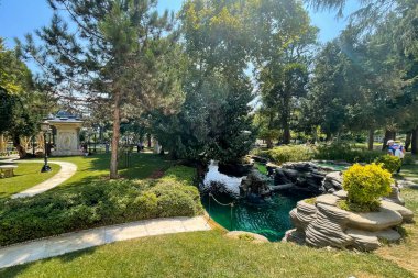 Beşiktaş, İstanbul, Türkiye. 23 Temmuz 2023.Yıldız Sarayı, eski Osmanlı konakları ve kötü adamlardan oluşan büyük bir kompleks. Sarayın bahçesinden ve avlusundan dış görünüş. Star Palace.istanbul Eyaleti.