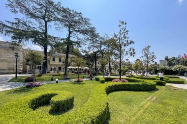 Beşiktaş, İstanbul, Türkiye. 23 Temmuz 2023.Yıldız Sarayı, eski Osmanlı konakları ve kötü adamlardan oluşan büyük bir kompleks. Sarayın bahçesinden ve avlusundan dış görünüş. Star Palace.istanbul Eyaleti.