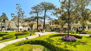 Beşiktaş, İstanbul, Türkiye. 23 Temmuz 2023.Yıldız Sarayı, eski Osmanlı konakları ve kötü adamlardan oluşan büyük bir kompleks. Sarayın bahçesinden ve avlusundan dış görünüş. Star Palace.istanbul Eyaleti.