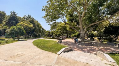 Beşiktaş, İstanbul, Türkiye. 23 Temmuz 2023.Yıldız Sarayı, eski Osmanlı konakları ve kötü adamlardan oluşan büyük bir kompleks. Sarayın bahçesinden ve avlusundan dış görünüş. Star Palace.istanbul Eyaleti.