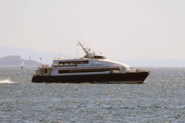 İstanbul, Türkiye. 17 Ağustos 2024. Marmara Denizi 'ndeki İstanbul Deniz Otobüsü. Avrupa ve Asya Tarafları Arasında Yolcu Taşımacılığı. İstanbul 'daki Marmara Denizi' nde yolcu taşımacılığı. Avrupa ve Asya Taraflarını Bağlayan Deniz Otobüsü
