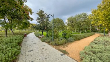 Atakoy, İstanbul, Türkiye. 30 Ağustos 2024. Ayama yaşam vadisi, Atakoy ilçesi. Çevresi çeşitli yeşil bitki ve ağaçlarla çevrili. İstanbul ili..