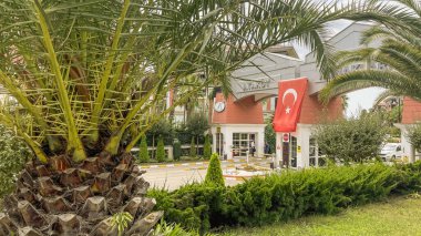 İstanbul, Türkiye. İstanbul, Atakoy, İstanbul 'da bulunan Atakoy Konakları' nın dış manzarası. Sitenin sakinlerinin huzurlu bir hayat sürdüğü bu proje, modern mimarisi ve geniş yeşil alanları ile dikkat çekiyor..