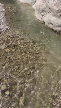 Harmankaya Kanyonu, Bilecik, Türkiye. Harmankaya Kanyonu, Harmankaya Doğa Parkında yer almaktadır. Yazın azalan su akışı ve muhteşem doğa manzarası..