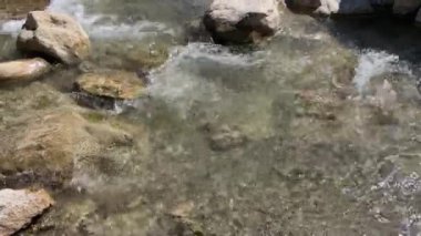 Harmankaya Kanyonu, Bilecik, Türkiye. Harmankaya Kanyonu, Harmankaya Doğa Parkında yer almaktadır. Yazın azalan su akışı ve muhteşem doğa manzarası..