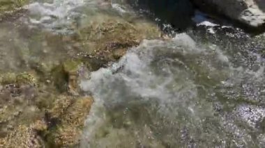 Harmankaya Kanyonu, Bilecik, Türkiye. Harmankaya Kanyonu, Harmankaya Doğa Parkında yer almaktadır. Yazın azalan su akışı ve muhteşem doğa manzarası..