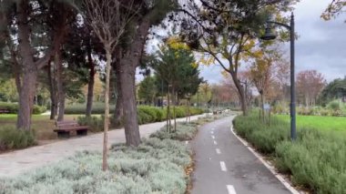 Atakoy, istanbul, Türkiye. 15 Kasım 2024 Ayamama Yaşam Vadisi 'nde yemyeşil bir tabiata sahip görkemli bir manzara ve dinlenme yerleri bulunmaktadır. İstanbul 'un Atakoy ilçesi..